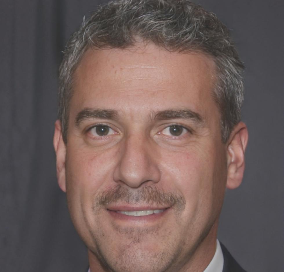 Retrato de Gonzalo Herrera, Analista Senior